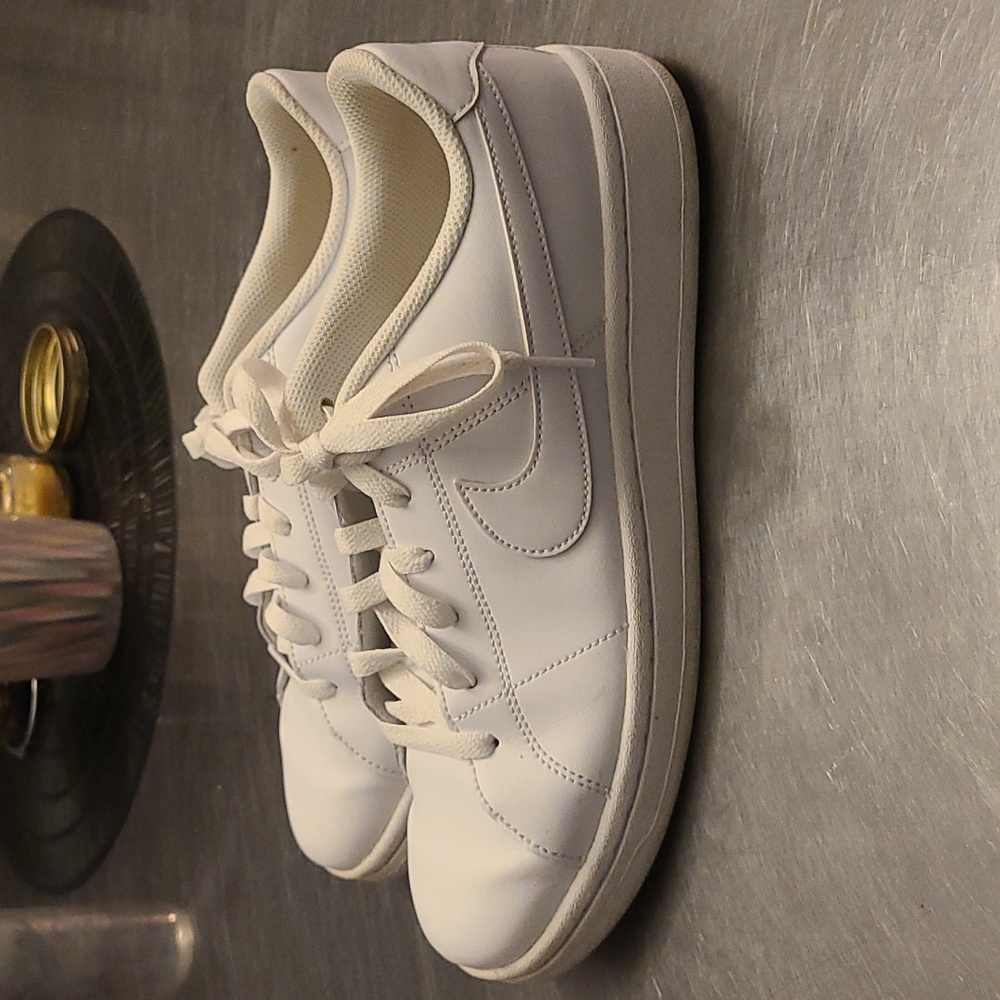 Nike size 10 white shoes